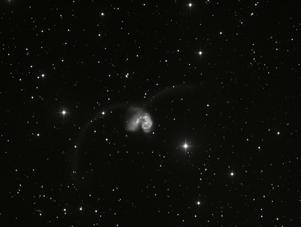 The interacting Antennae Galaxies with long tidal tails